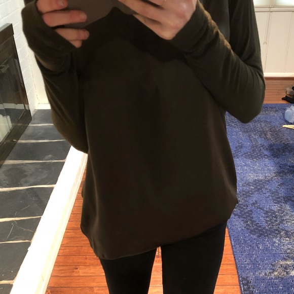 Vince silk top. Never worn! - Picture 2 of 4